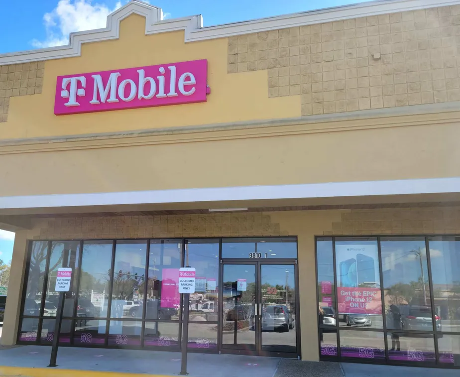Exterior photo of T-Mobile store at Baymeadows Rd & Peach Dr, Jacksonville, FL