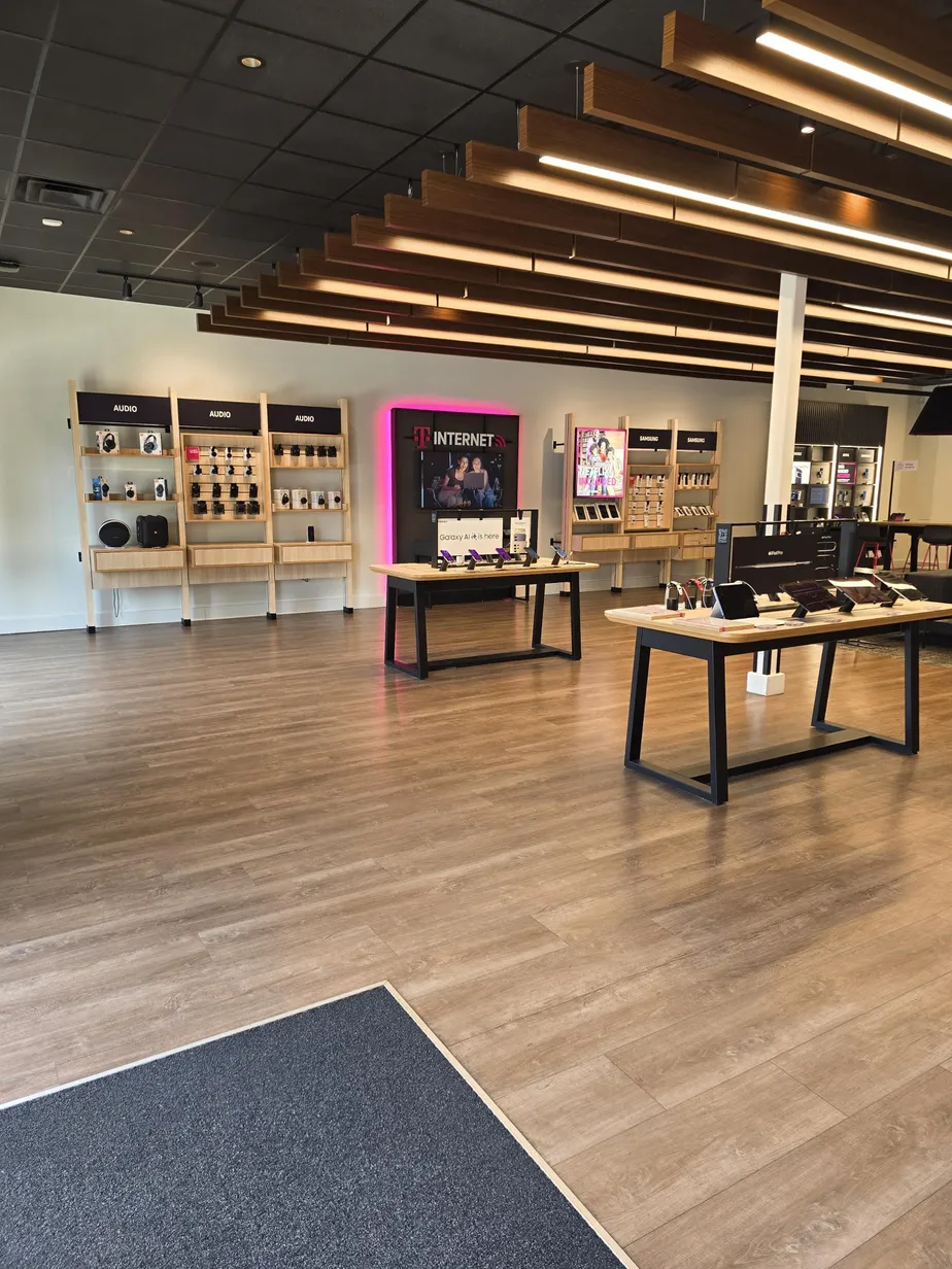  Interior photo of T-Mobile Store at Perimeter Center, Dunwoody, GA 