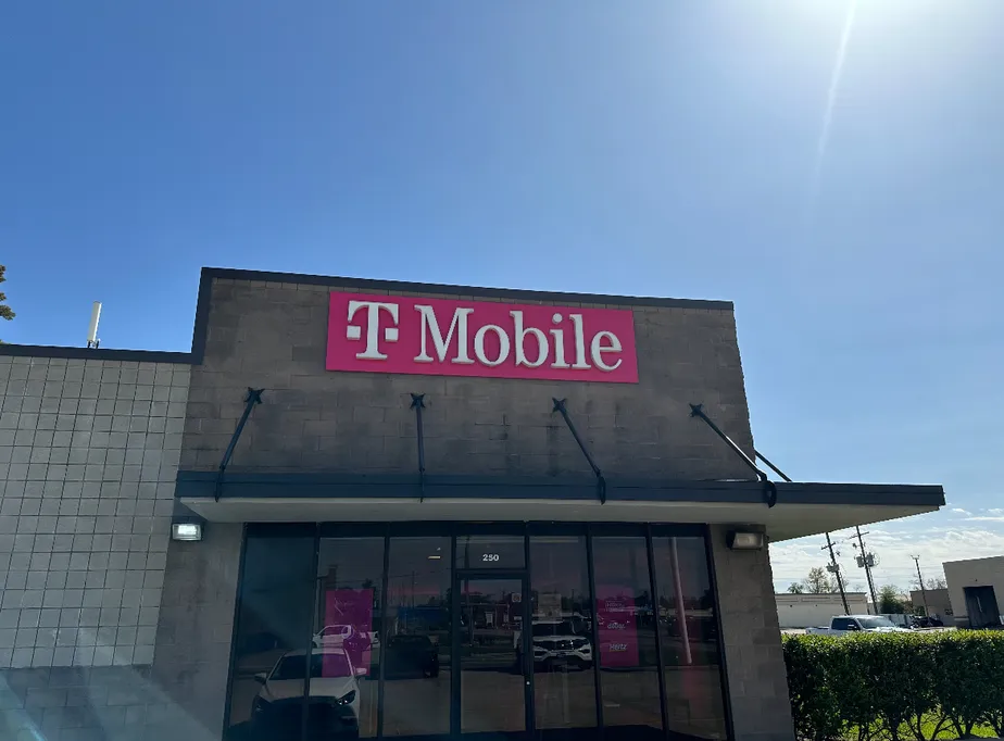 Foto del exterior de la tienda T-Mobile en N Cities Svc Hwy & Dubach Dr, Sulphur, LA