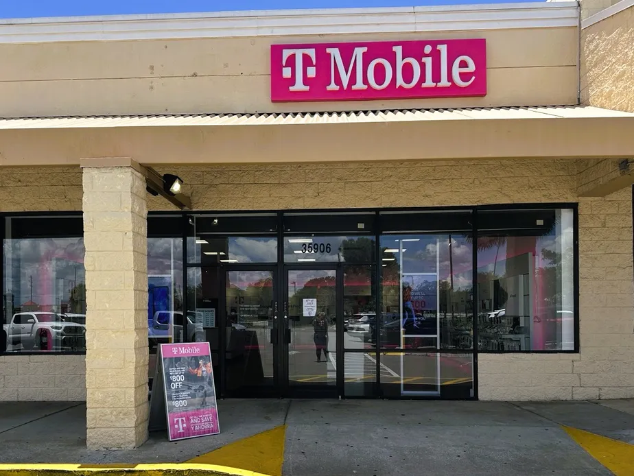  Exterior photo of T-Mobile Store at Hwy 27 & Glen Este Blvd, Haines City, FL 