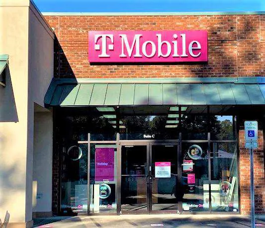  Exterior photo of T-Mobile store at Hwy 21 & Hyacinth Dr 2, Covington, LA 