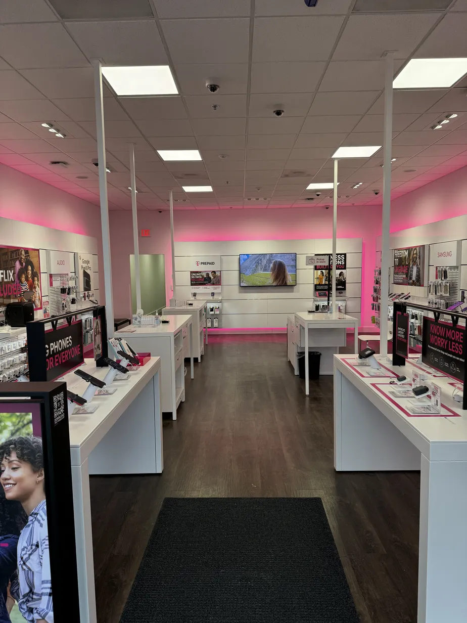  Interior photo of T-Mobile Store at Stringtown Rd - Parkway Center, Grove City, OH 