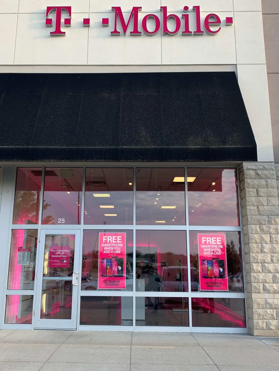 Foto del exterior de la tienda T-Mobile en Southridge Mall 5, Des Moines, IA