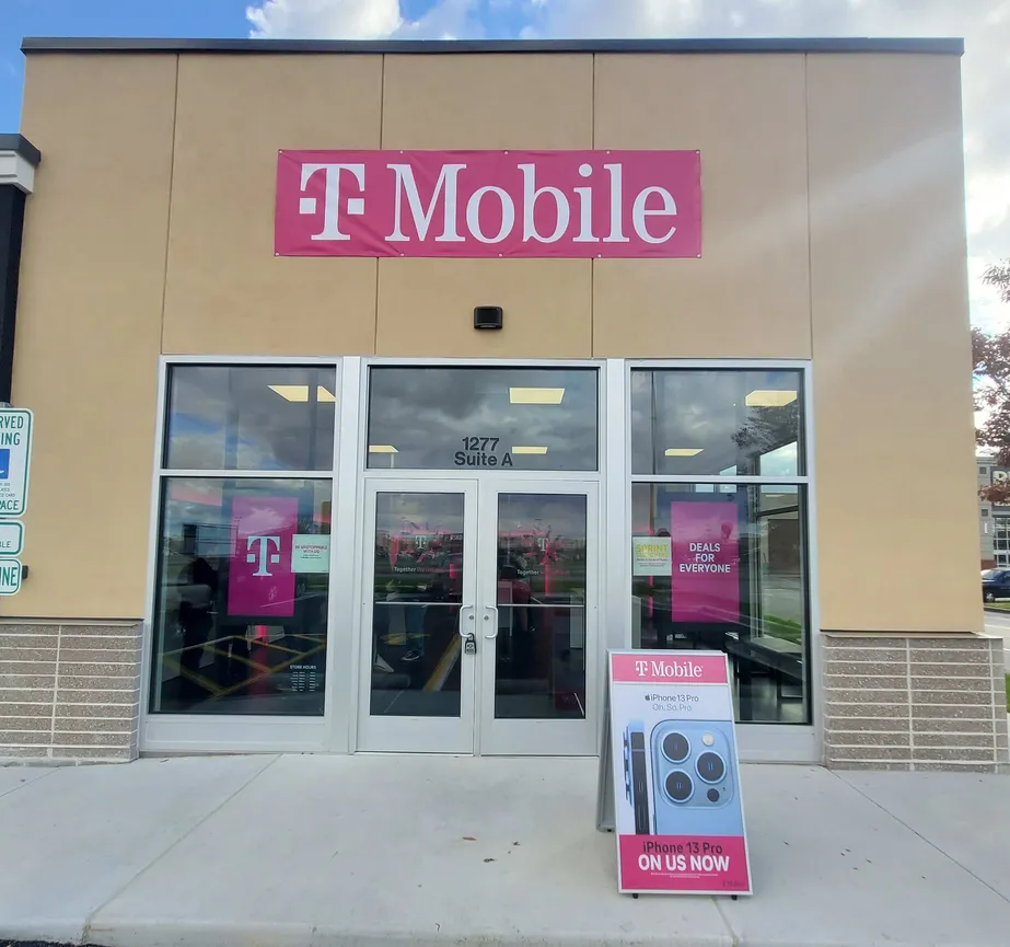 Exterior photo of T-Mobile Store at Main & Mckinney, Carbondale, IL