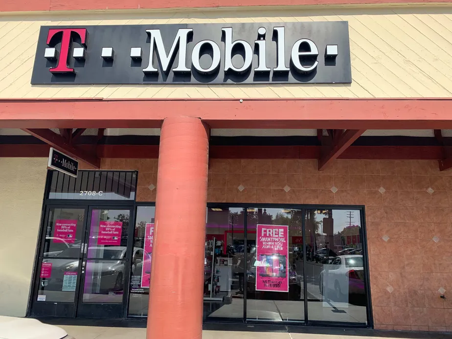 Exterior photo of T-Mobile store at 1st & Saratoga, Los Angeles, CA