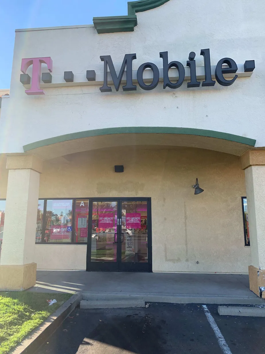 Exterior photo of T-Mobile store at Franklin Blvd & Fruitridge Rd, Sacramento, CA