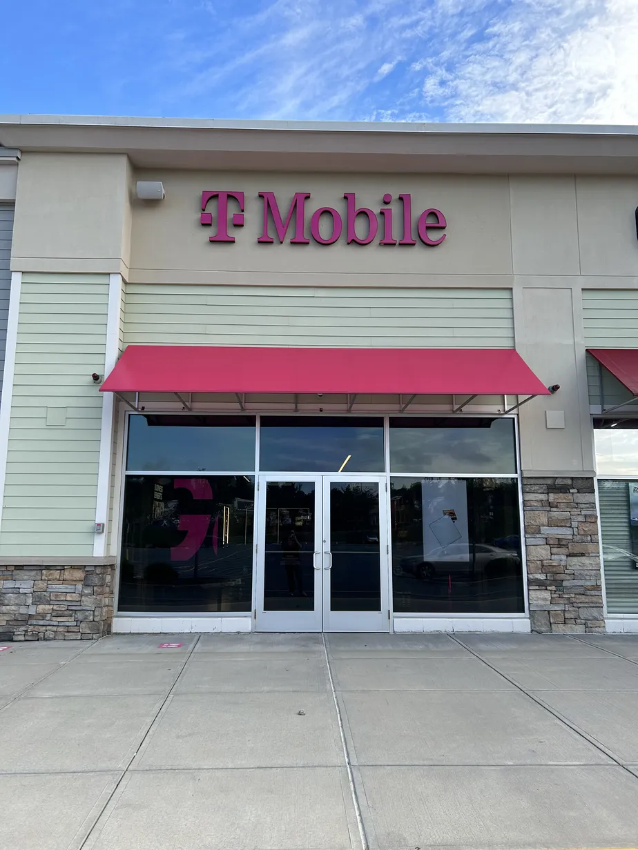 TMobile Shoppes at Blackstone Valley Millbury, MA