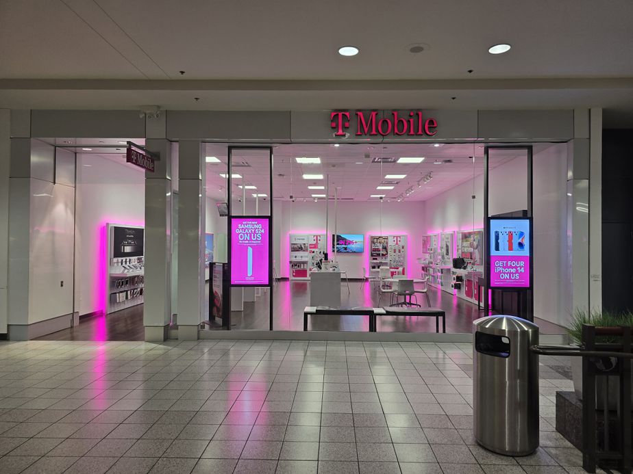 Exterior photo of T-Mobile Store at The Oaks Mall, Gainesville, FL