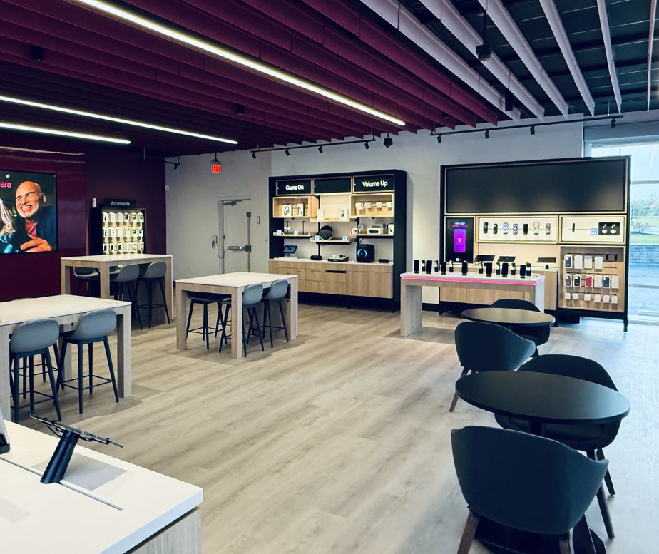  Interior photo of T-Mobile Store at Lafayette Rd & I-65, Indianapolis, IN 