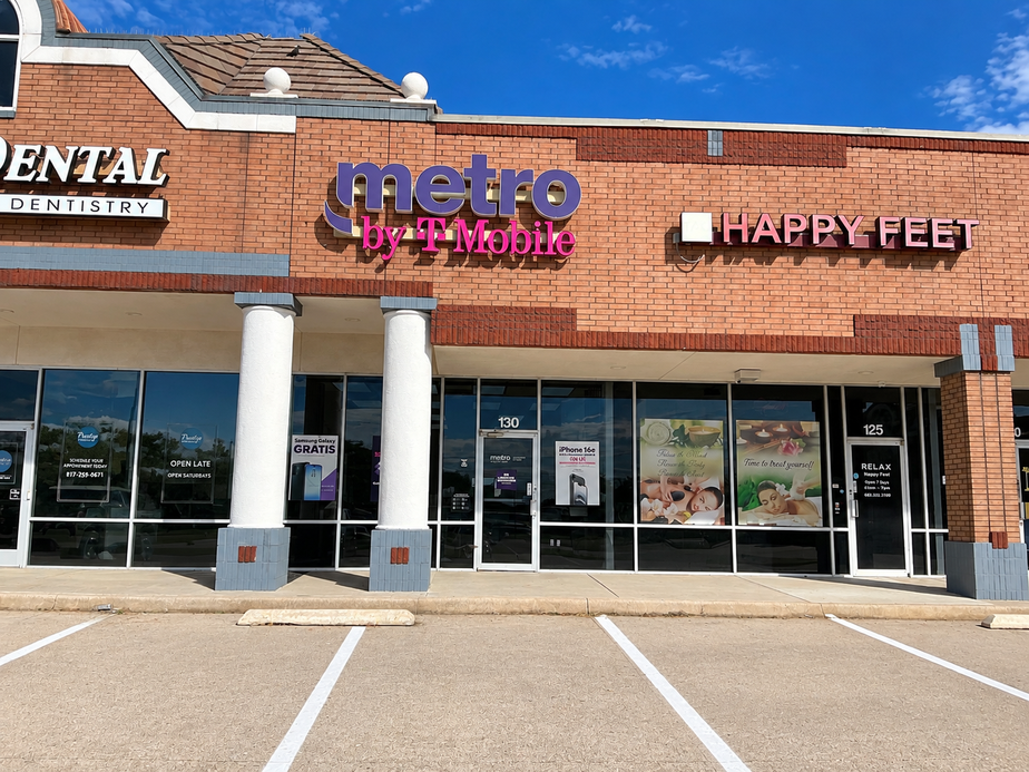Metro by T-Mobile 9112 Camp Bowie West Blvd - 9112 Camp Bowie West Blvd 