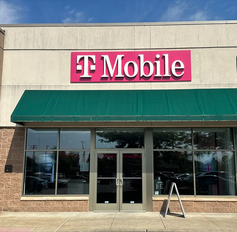  Exterior photo of T-Mobile Store at Exeter Commons, Reading, PA 
