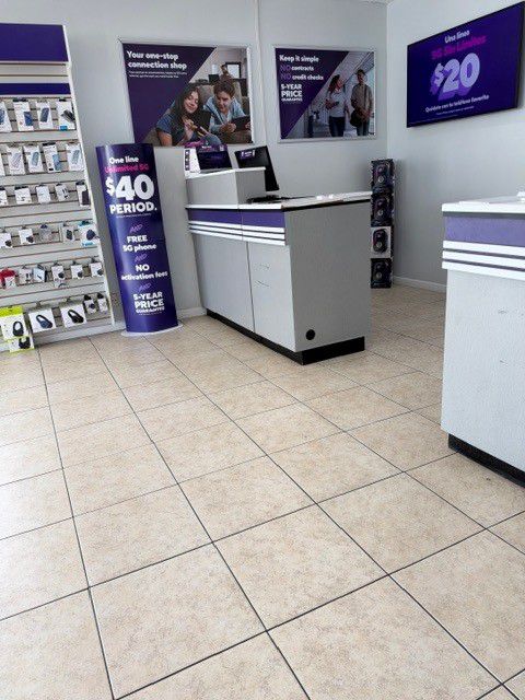 Metro by T-Mobile 4545 Forest Hill Blvd - 4545 Forest Hill Blvd 