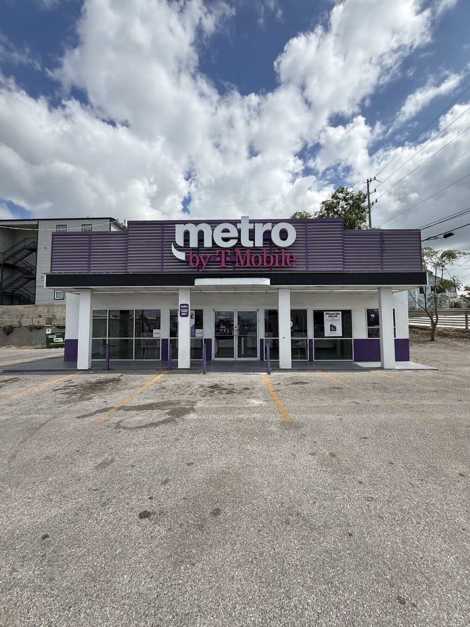 Metro by T-Mobile 4726 S Hackberry - 4726 S Hackberry 