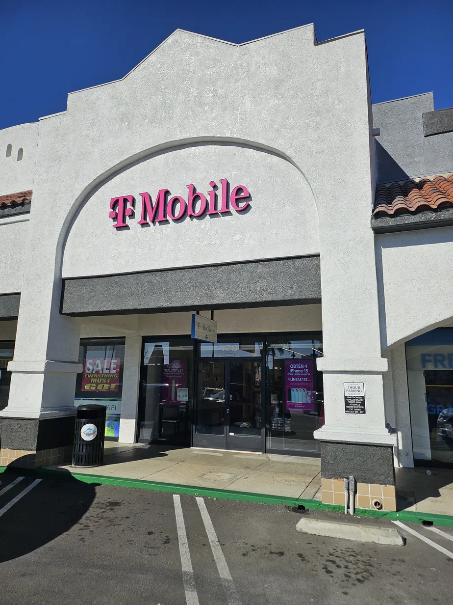 Exterior photo of T-Mobile Store at Rosecrans Ave & Pioneer Blvd, Norwalk, CA 