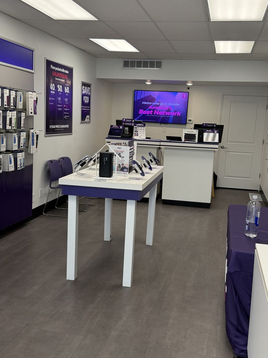 Metro by T-Mobile 561 N Main St - 561 N Main St 