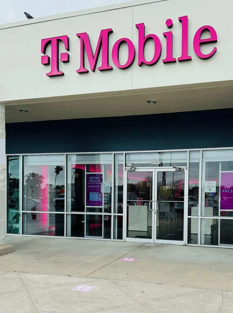  Exterior photo of T-Mobile Store at Alameda & Glazebrook, Corpus Christi, TX 