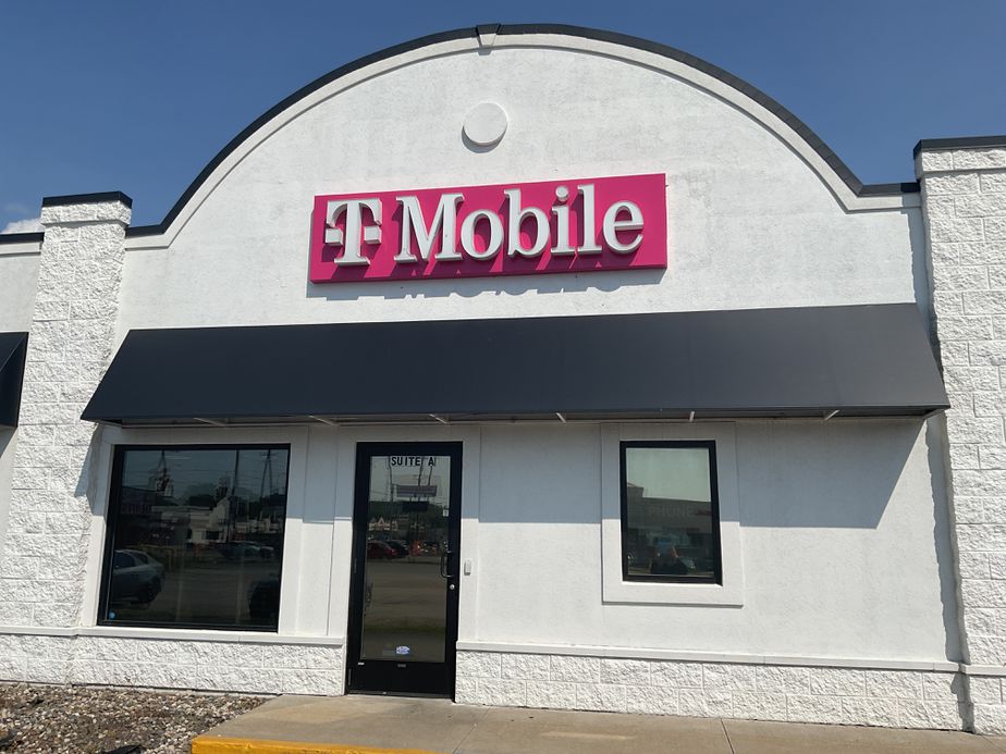 Exterior photo of T-Mobile Store at Apple Ave & Quarterline Rd, Muskegon, MI