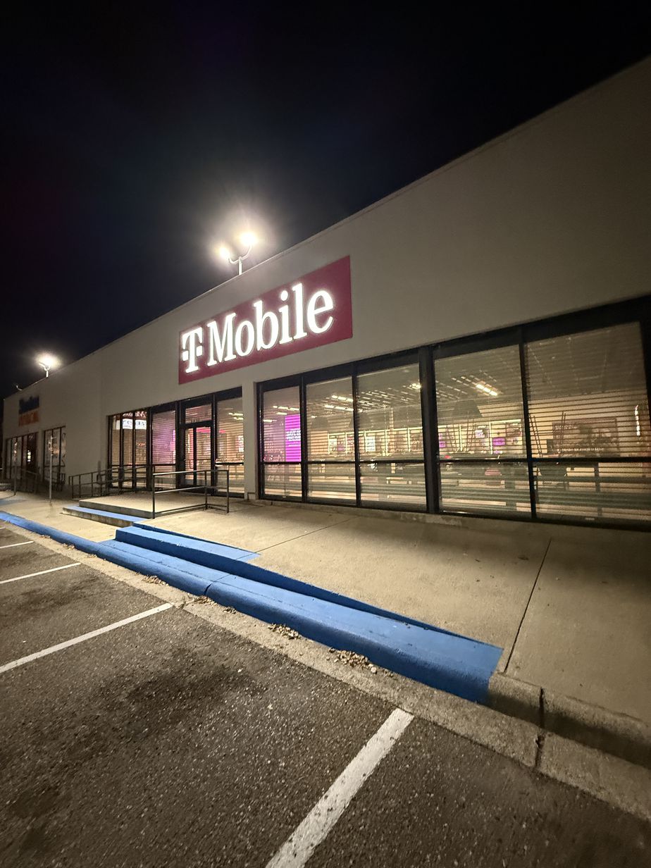 Exterior photo of T-Mobile Store at E Expressway 83 & S Mccoll Rd, McAllen, TX