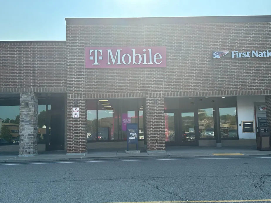  Exterior photo of T-Mobile Store at Foster Ave & Maxwell Ave, Crafton, PA 