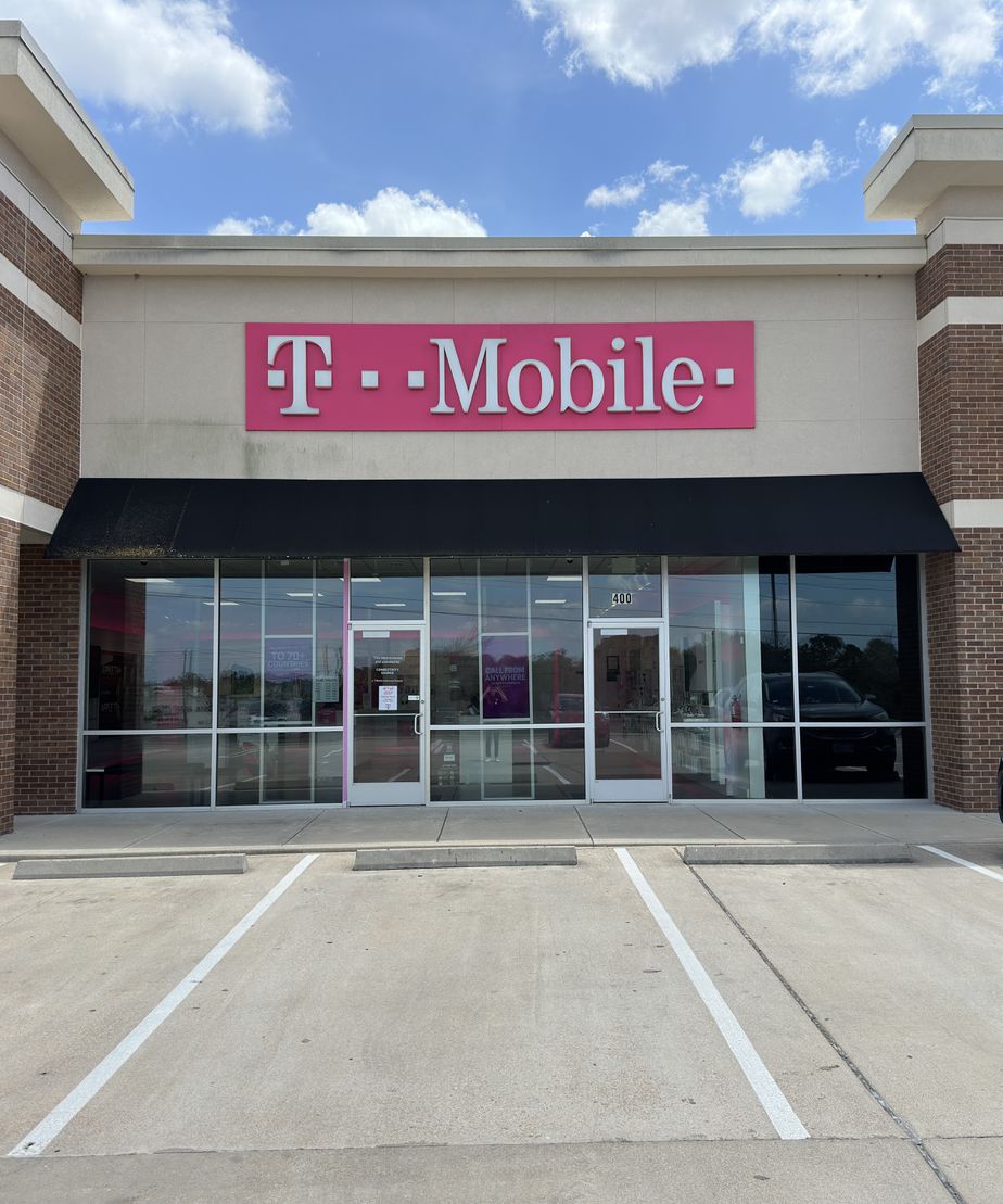Exterior photo of T-Mobile Store at State Hwy 6 & Arrington Rd, College Station, TX