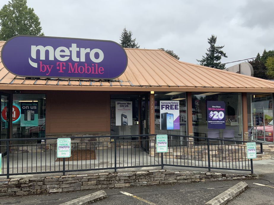 Metro by T-Mobile 3771 Commercial St SE - 3771 Commercial St SE