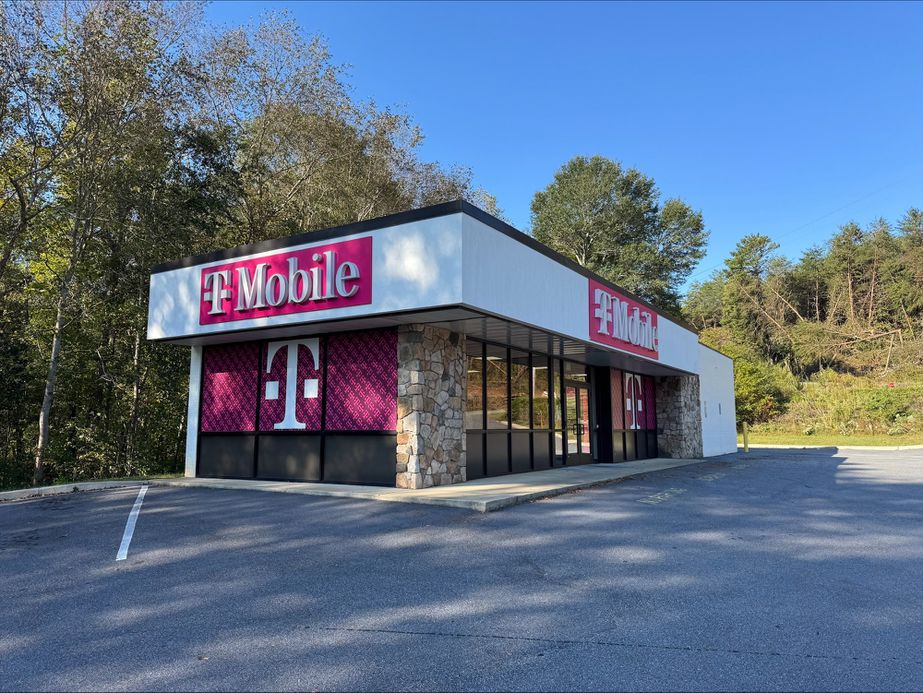 Exterior photo of T-Mobile Store at Gentry Memorial & C David Stn, Pickens, SC