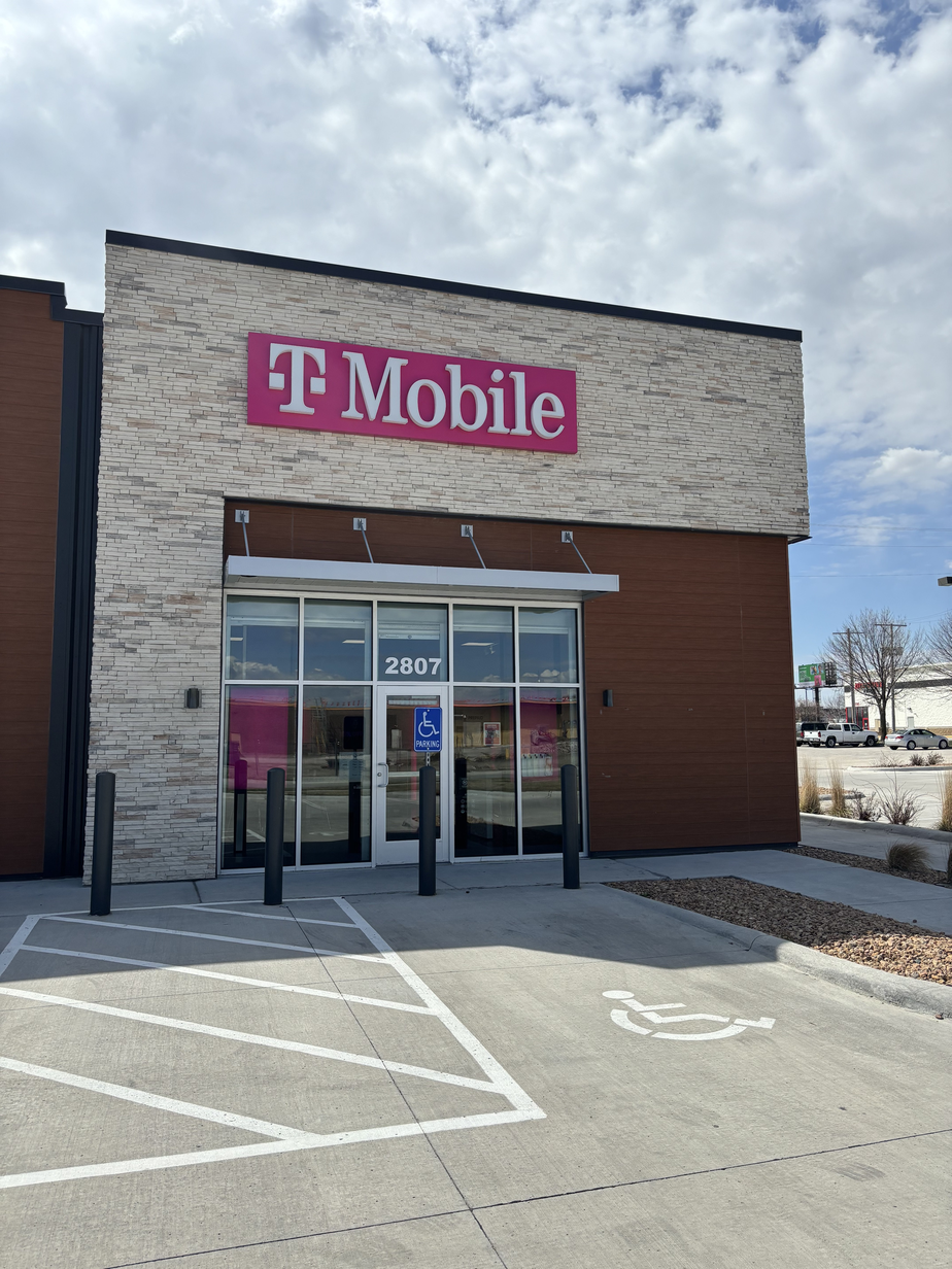 Foto del exterior de la tienda T-Mobile en 29th & 3rd, Fort Dodge, IA