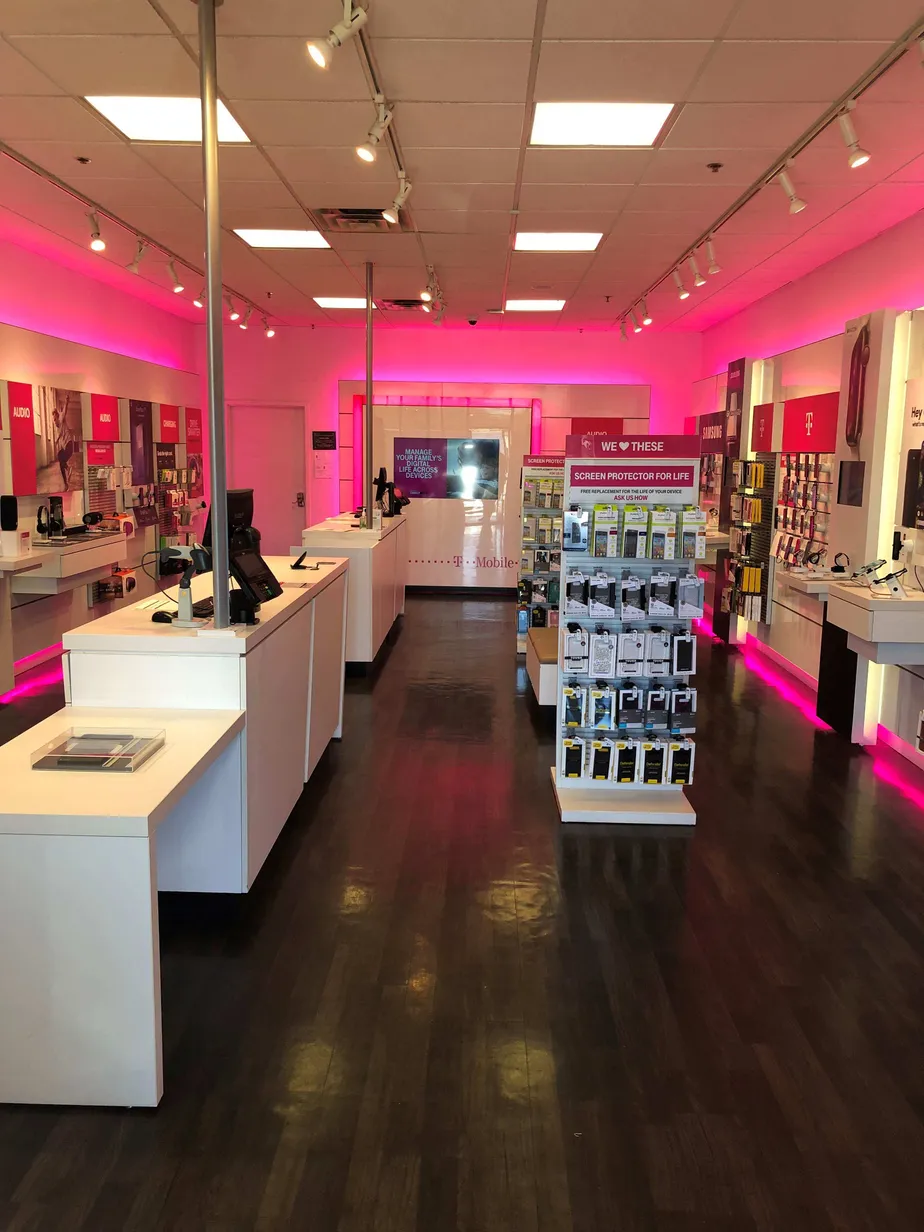  Interior photo of T-Mobile Store at Speedway & Silverbell, Tucson, AZ 