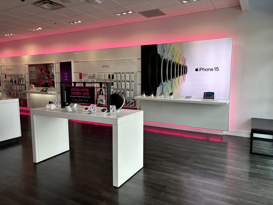  Interior photo of T-Mobile Store at Peachtree Blvd & Johnson Ferry Rd, Chamblee, GA 