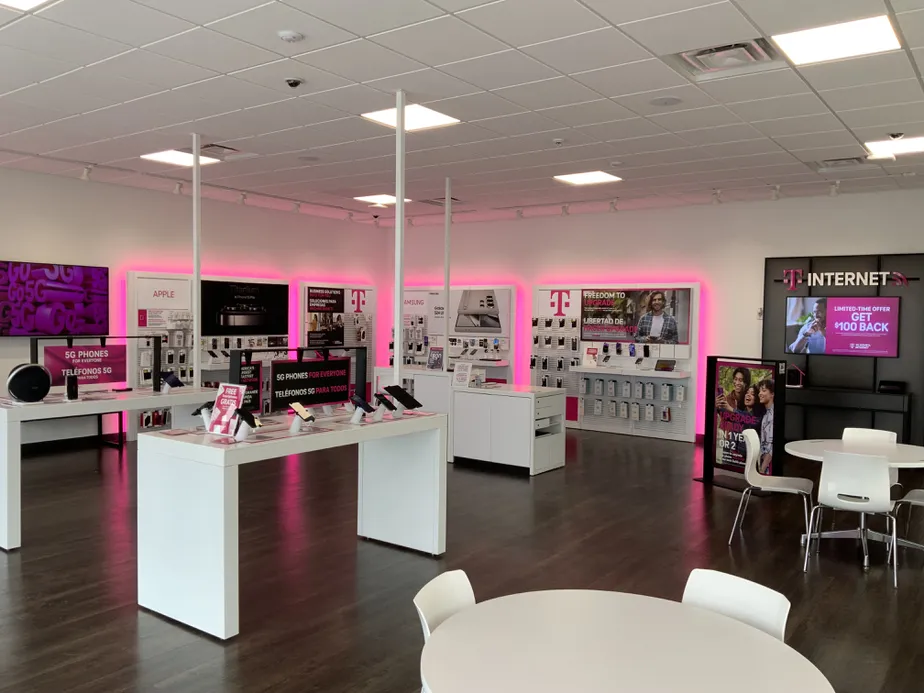 Foto del interior de la tienda T-Mobile en Hobbs Junction, Hobbs, NM
