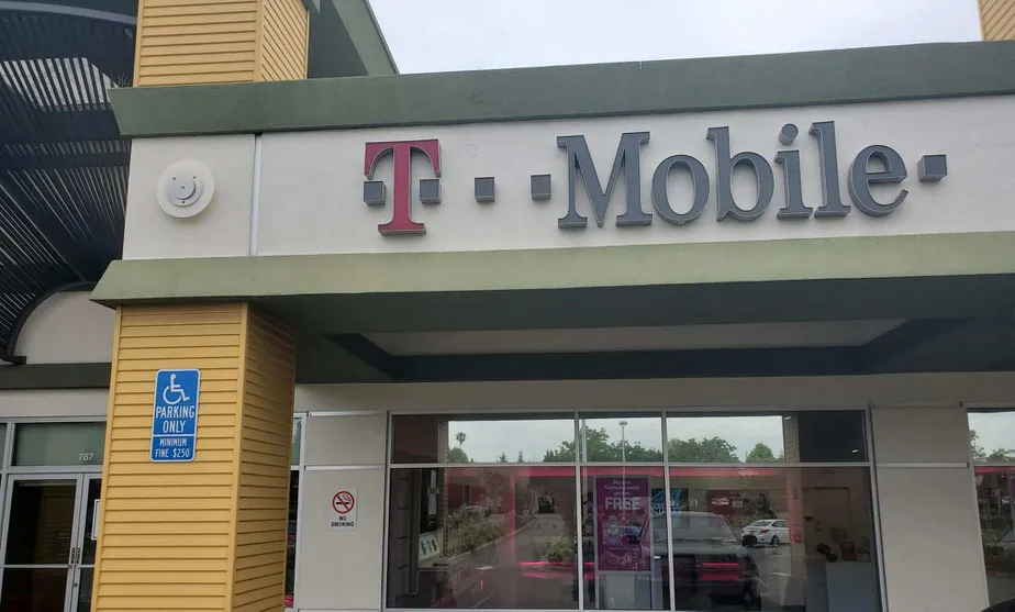 Exterior photo of T-Mobile store at El Camino & Maria, Sunnyvale, CA
