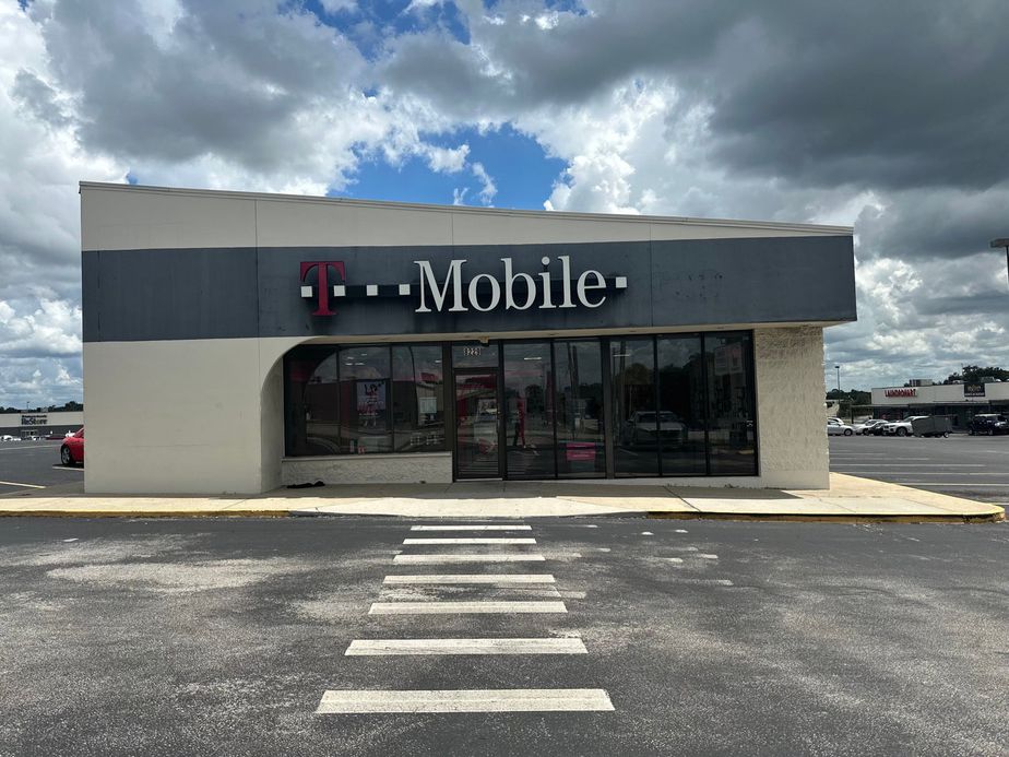 Exterior photo of T-Mobile Store at N Florida & E Waters Ave, Tampa, FL