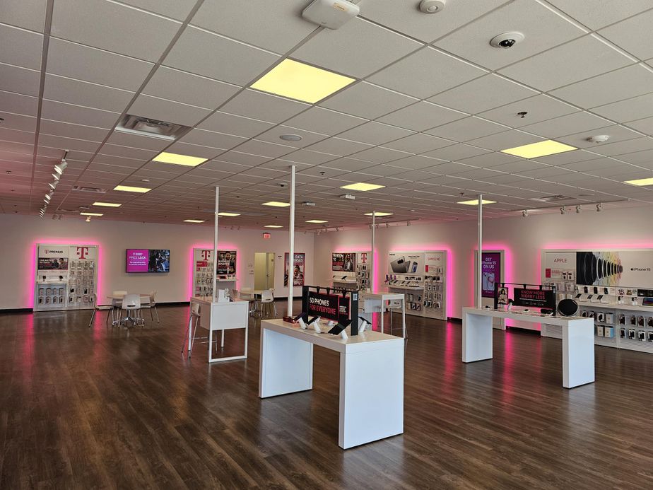 Interior photo of T-Mobile Store at Chouteau Crossings, Kansas City, MO