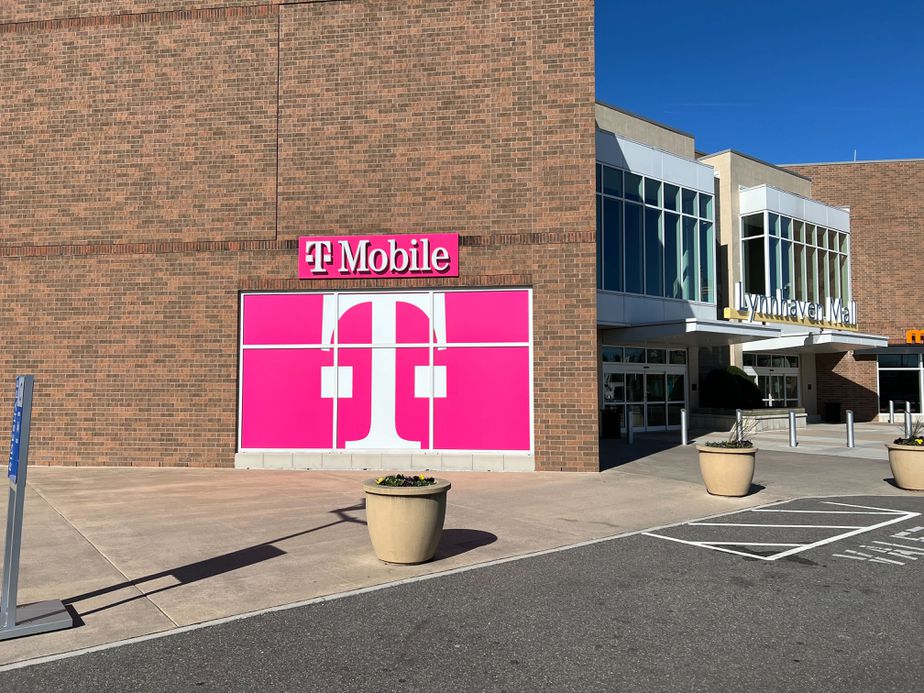 Exterior photo of T-Mobile Store at Lynnhaven Mall, Virginia Beach, VA