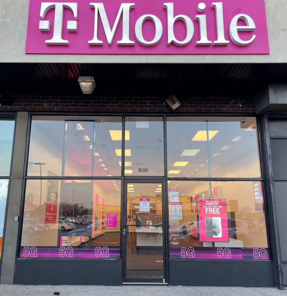 Exterior photo of T-Mobile store at Hempstead Tpke & Hamlet Rd 2, Levittown, NY