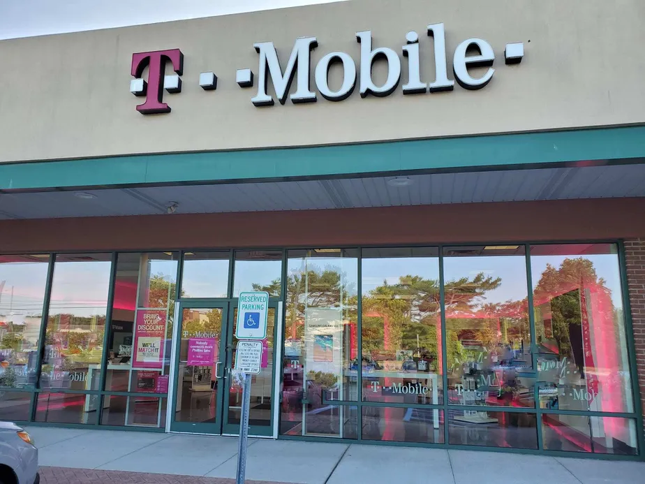  Exterior photo of T-Mobile store at Route 9 & Bethel Rd, Somers Point, NJ 