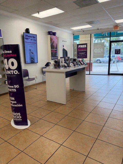 Metro by T-Mobile 5823 Lake Worth Rd - 5823 Lake Worth Rd 