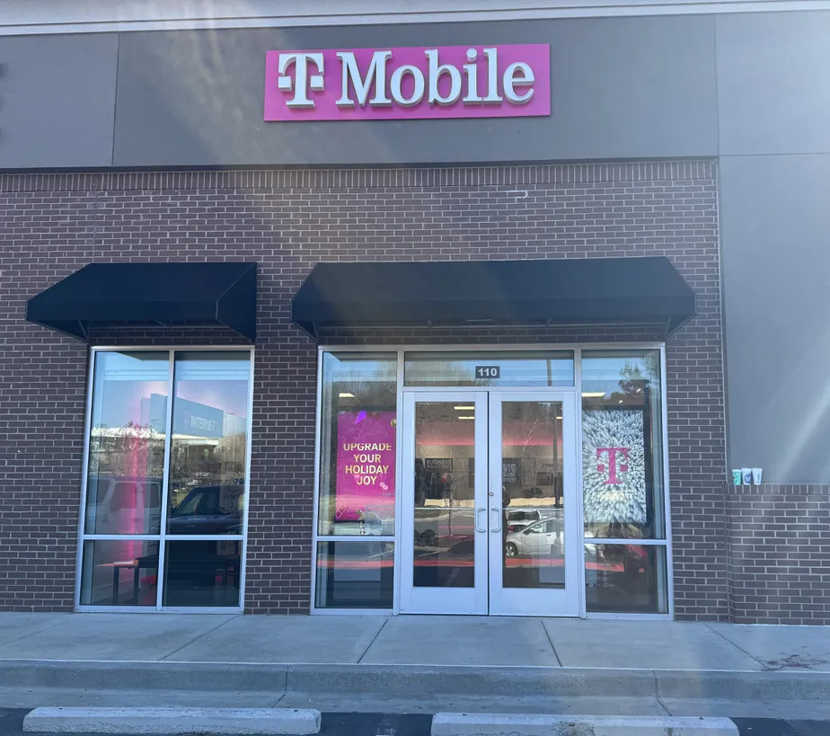 Exterior photo of T-Mobile Store at Townpark Ln NW & Townpark Way, Kennesaw, GA