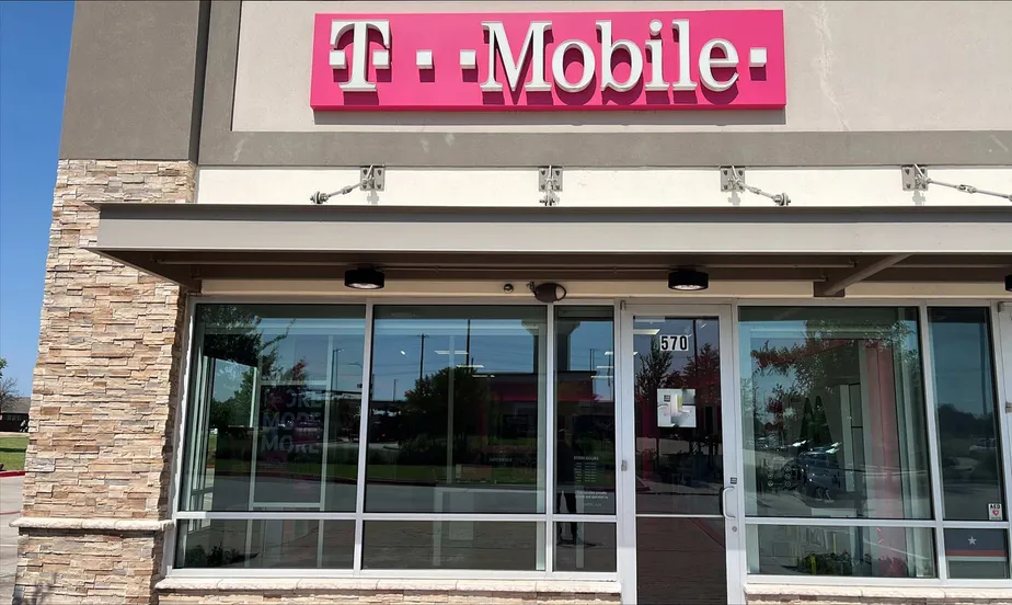 Exterior photo of T-Mobile Store at W Stonebrook Pkwy & Fm 423, Frisco, TX