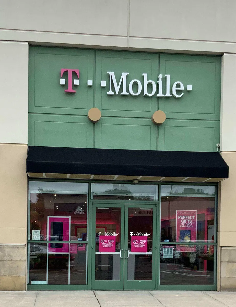  Exterior photo of T-Mobile store at Route 4 & Forest Ave I, Paramus, NJ 