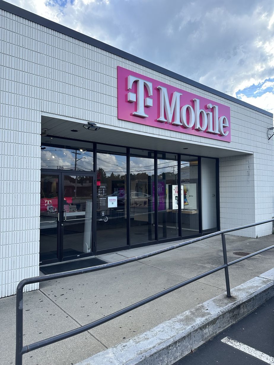 Exterior photo of T-Mobile Store at Sockanosset Cross Road, Cranston, RI