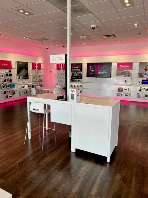  Interior photo of T-Mobile Store at Golf & Milwaukee, Niles, IL 