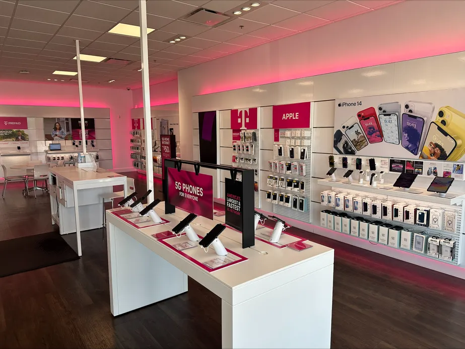 Interior photo of T-Mobile Store at Lee Vista Promenade, Orlando, FL