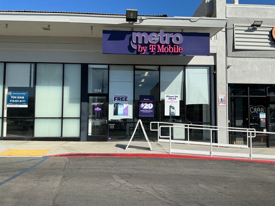 Metro by T-Mobile 1114 N Vermont Ave - 1114 N Vermont Ave 
