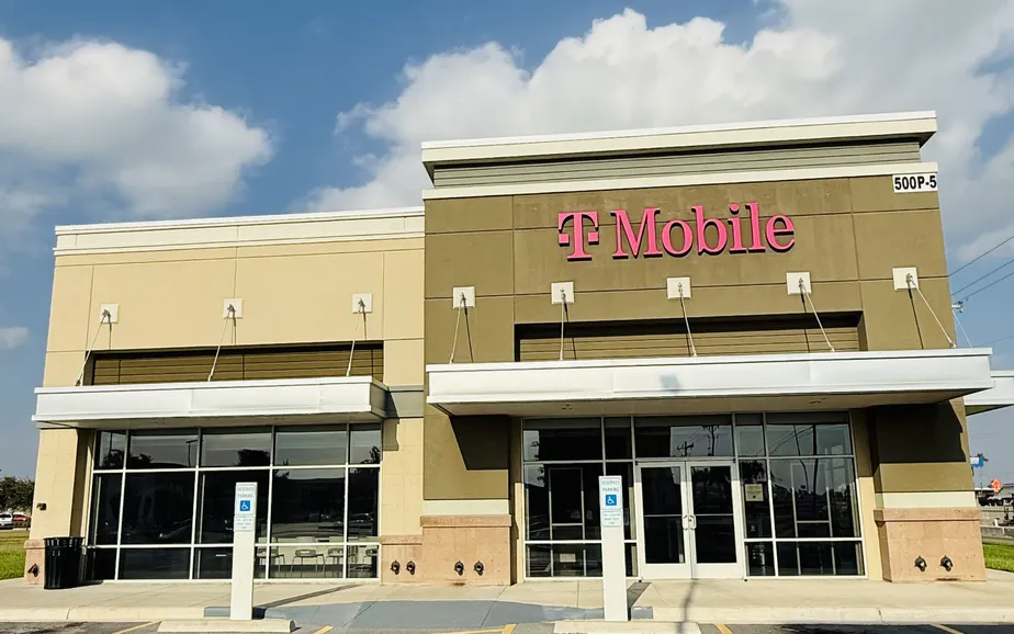  Exterior photo of T-Mobile Store at N Jackson Rd & E Bus 83, Pharr, TX 