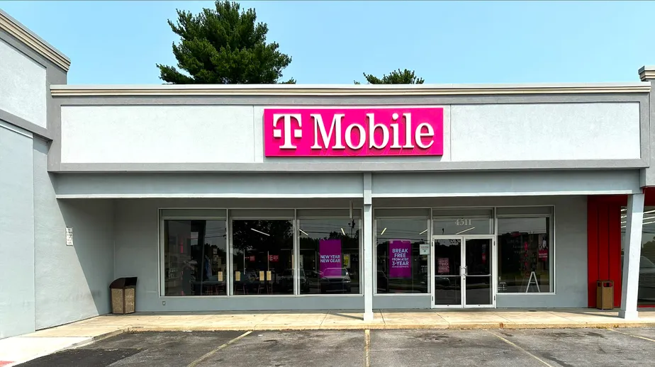  Exterior photo of T-Mobile Store at Kirkwood Hwy & Monica Blvd, Wilmington, DE 