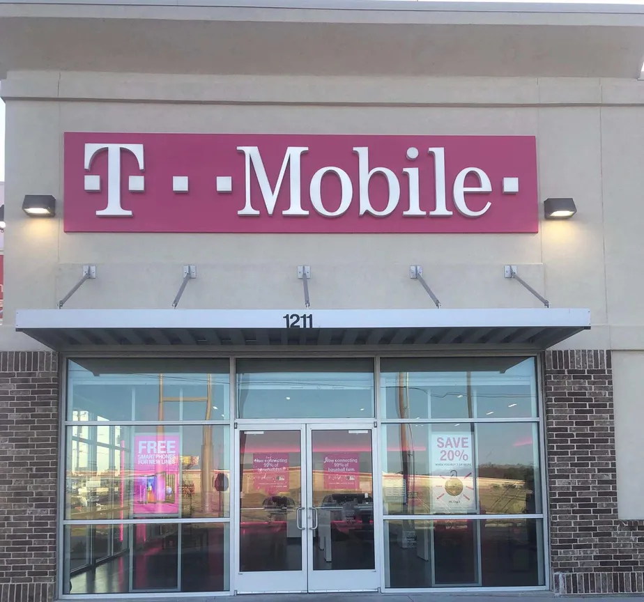 Exterior photo of T-Mobile store at N Bridge Ave & E Expy 83, Weslaco, TX