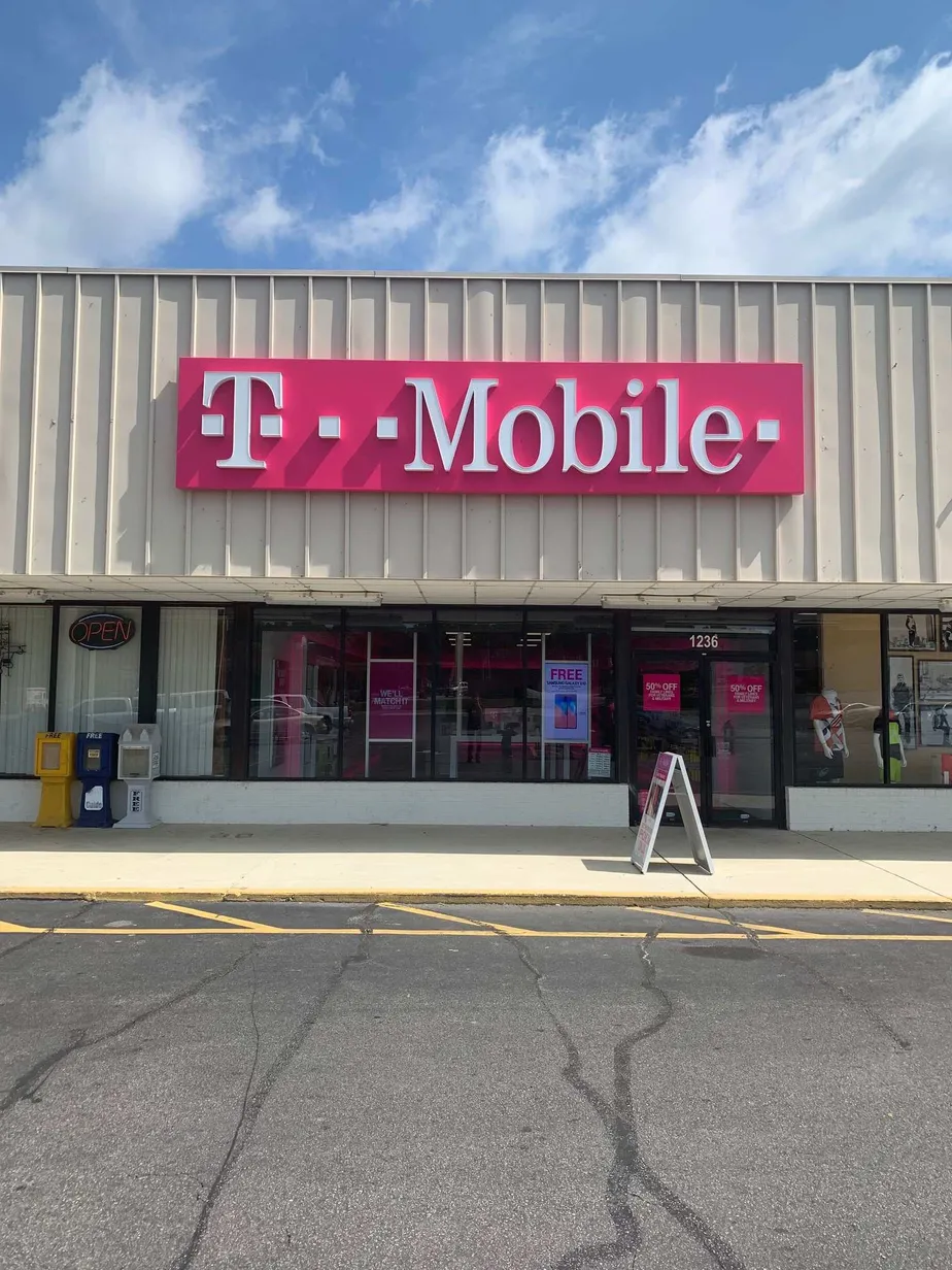 Exterior photo of T-Mobile store at Hwy 9 Byp W & Canterbury Dr, Lancaster, SC
