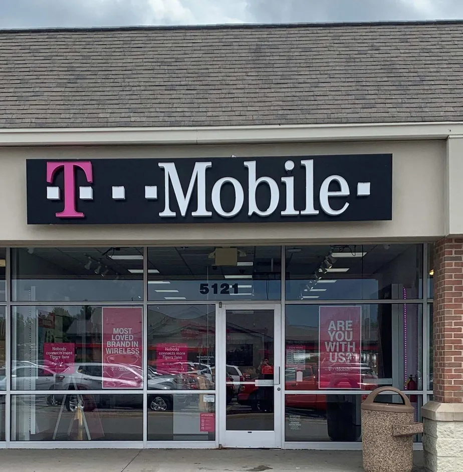 Exterior photo of T-Mobile store at Highland Rd & Crescent Lake Rd, Waterford, MI