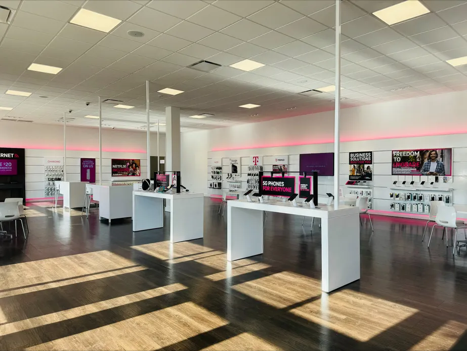  Interior photo of T-Mobile Store at Biscayne Blvd & NE 178th St, Aventura, FL 